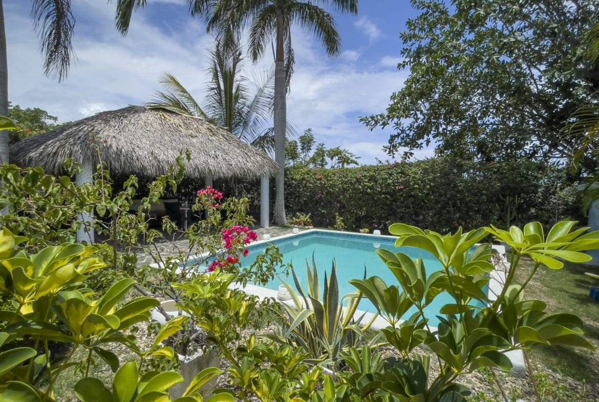 buyDRproperty Tropical villa for sale with pool and thatched roof, 3 bedroom villa Sosua Real Estate
