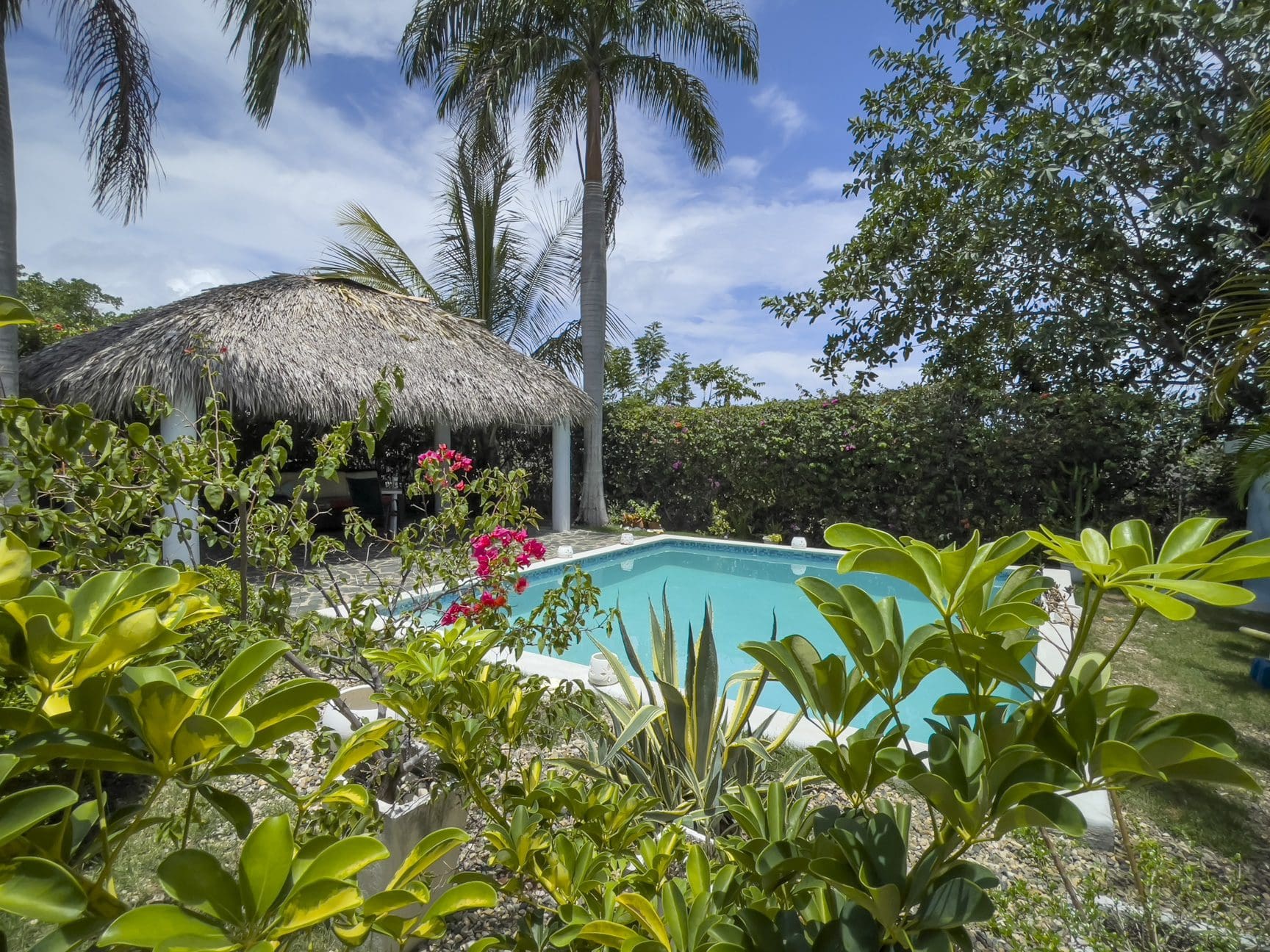 buyDRproperty Tropical villa for sale with pool and thatched roof, 3 bedroom villa Sosua Real Estate