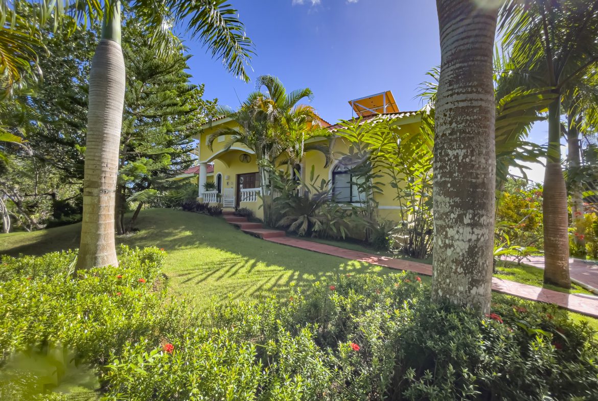 buyDRproperty Stunning 4 bedroom villa in Panorama Village with palm trees and solar panel. Sosua Real Estate