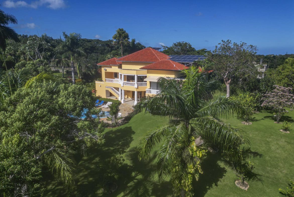 buyDRproperty Stunning 4 Bedroom Villa with swimming pool and lush greenery Sosua Real Estate