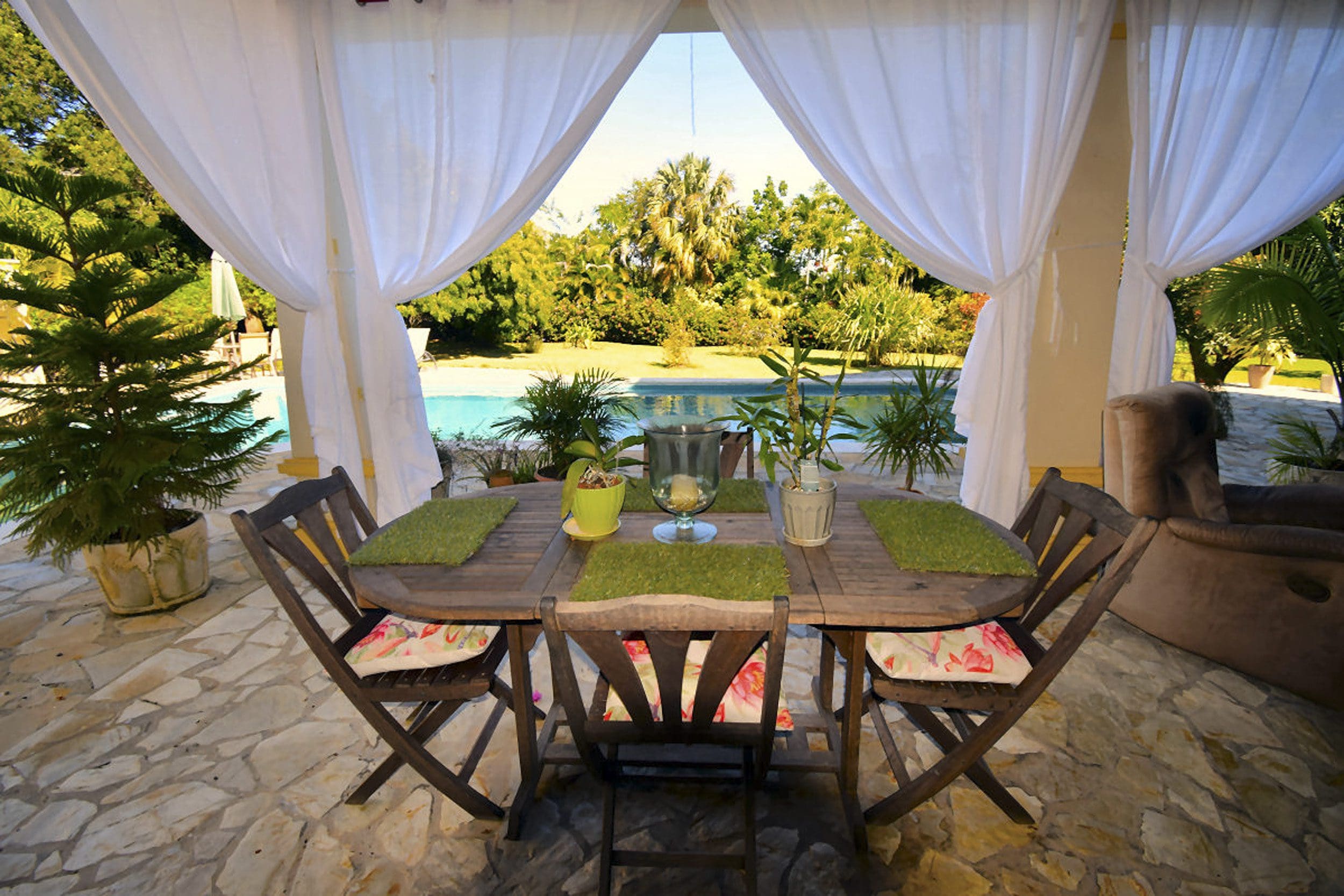 buyDRproperty Outdoor dining area at a beautiful villa for sale near Haciendas el Choco. Sosua Real Estate