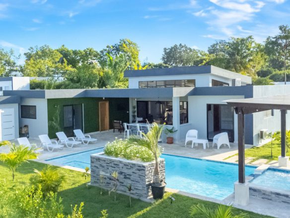 buyDRproperty Beautiful Villa SUNSEEKER in Casa Linda with a pool and lush landscaping. Sosua Real Estate