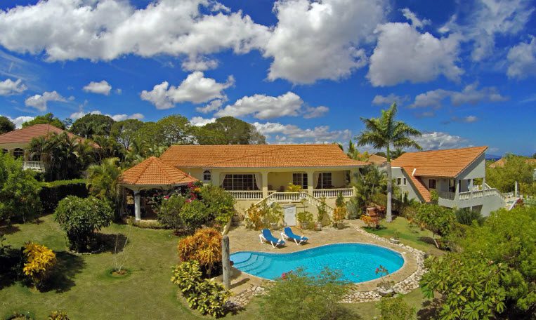 buyDRproperty Beautiful 4 Bedroom Villa TAINO with pool and lush landscaping Sosua Real Estate