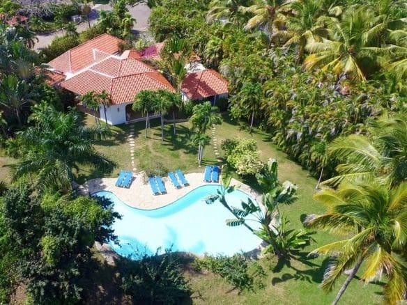 buyDRproperty Aerial view of Villa Blanca, a beautiful estate in Sea Horse Ranch with a pool and lush landscaping. Sosua Real Estate