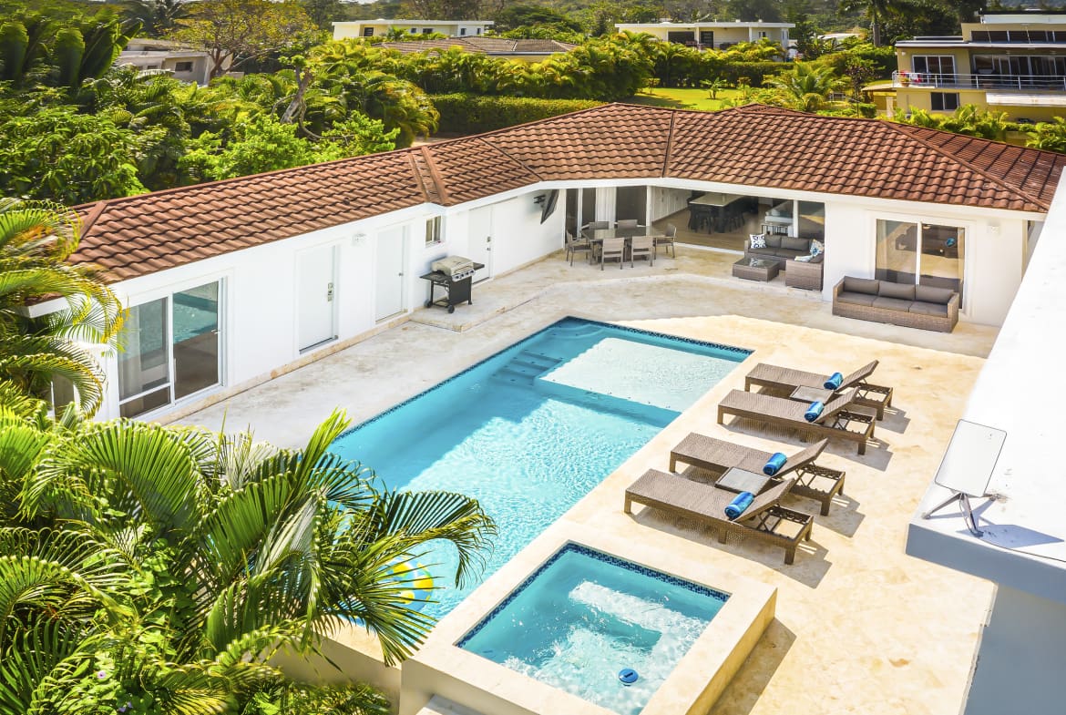 Luxury 5BR villa with pool table and outdoor kitchen in Casa Linda - buyDRproperty
