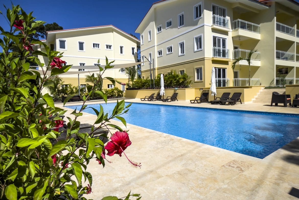 buyDRproperty Modern 1-bedroom condo with community pool in Sosua - buyDRproperty" en "Stylish living room in Sosua condo for sale
