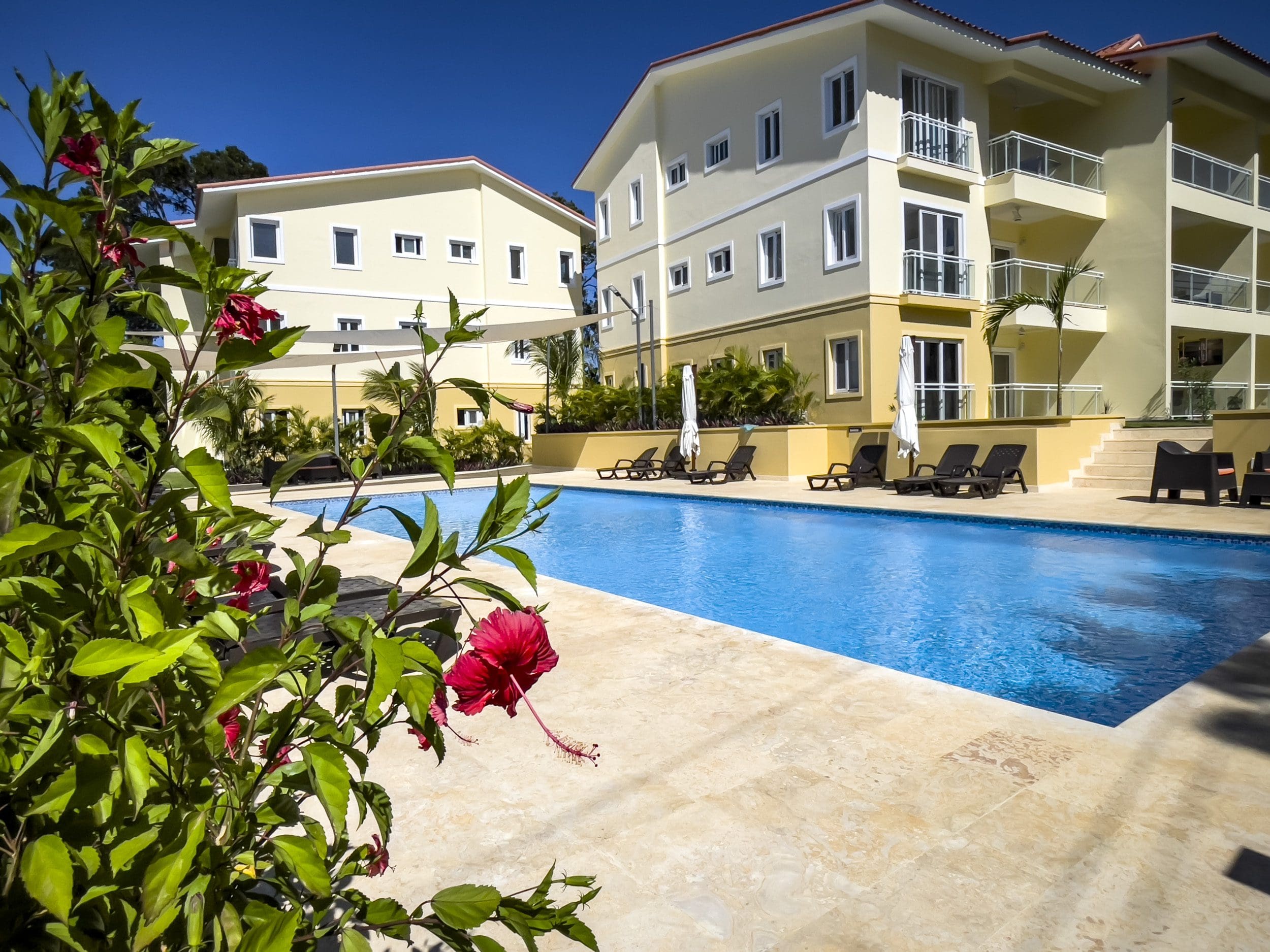 buyDRproperty Modern 1-bedroom condo with community pool in Sosua - buyDRproperty" en "Stylish living room in Sosua condo for sale