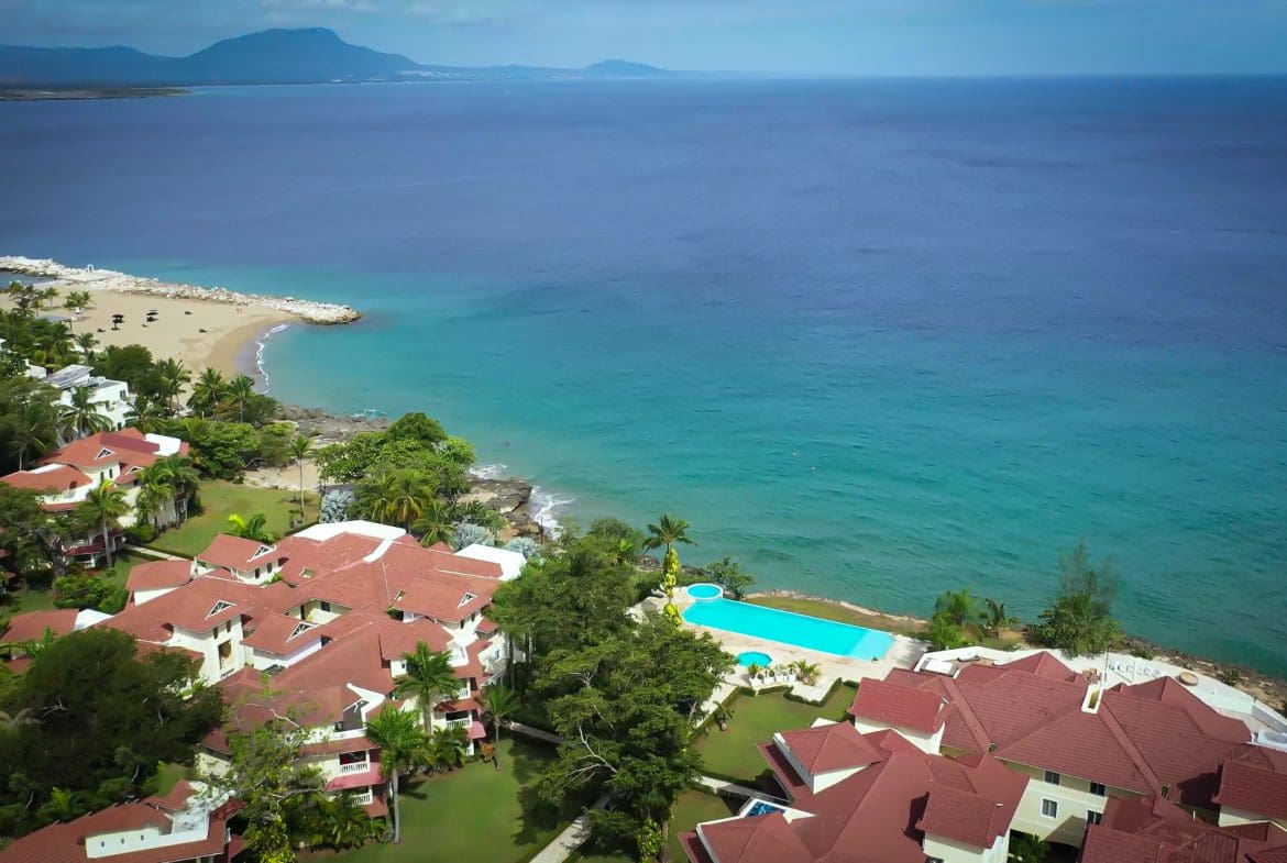 Infinity pool overlooking the ocean at Hispaniola Beach luxury condo - buyDRproperty