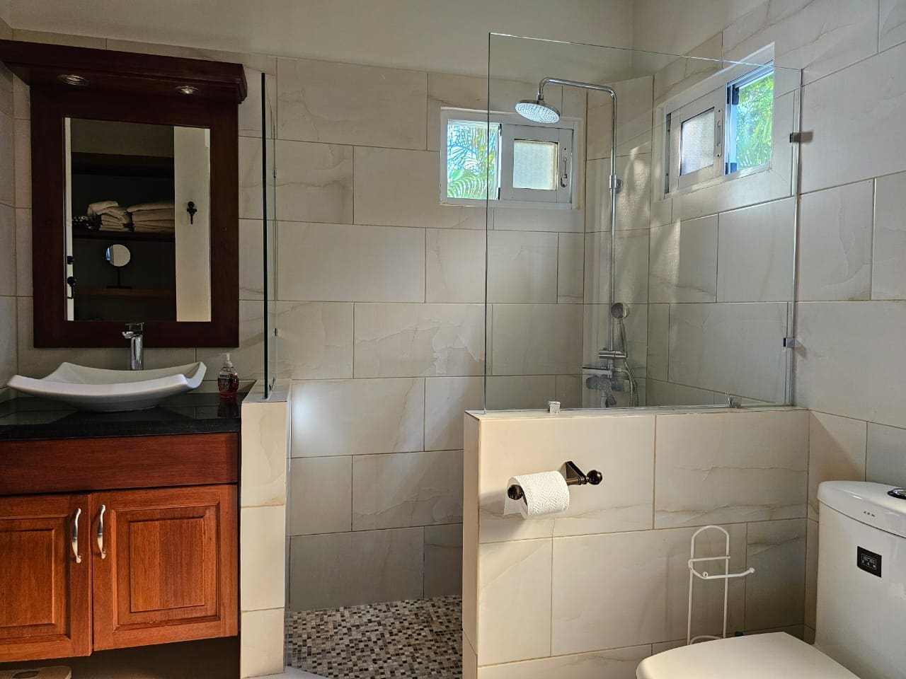 buyDRproperty Modern bathroom with glass shower and Casa Linda Villa style. Sosua Real Estate