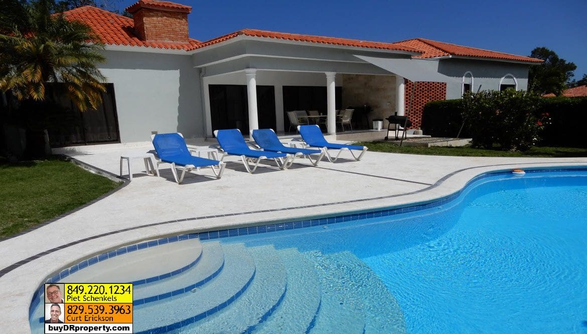 buyDRproperty Casa Linda villa with pool and lounge chairs, perfect for relaxation Sosua Real Estate