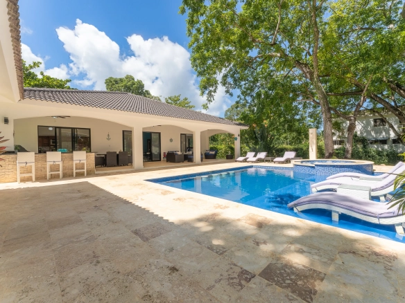 buyDRproperty Luxury villa in Hispaniola with a pool, perfect for a vacation rental. Sosua Real Estate