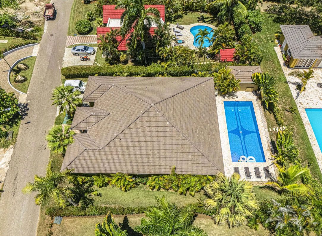 buyDRproperty Elegant villa with a pool and palm trees in Residential Hispaniola, Sosúa Sosua Real Estate