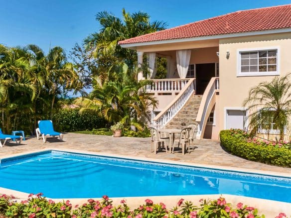 buyDRproperty Luxury villa with pool in Residential Hispaniola Sosua Real Estate