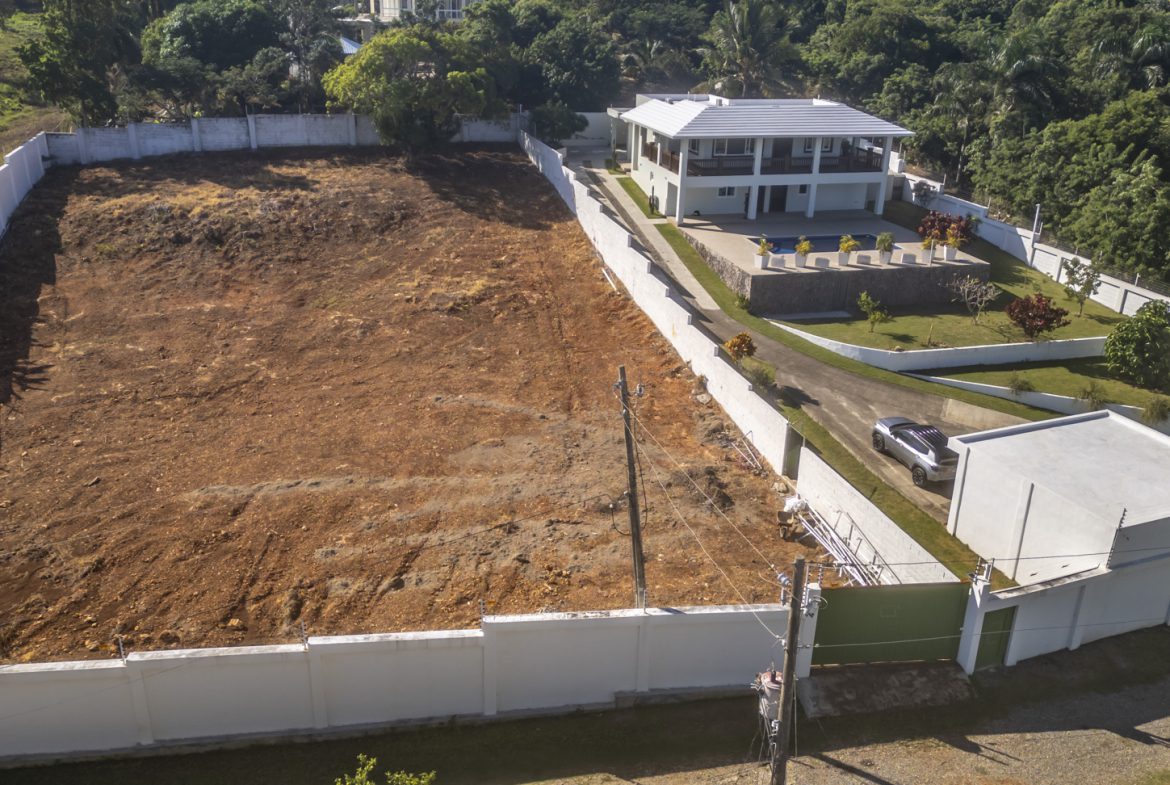 buyDRproperty La Mulata villa for sale with pool and vacant lot. Gated property. Sosua Real Estate