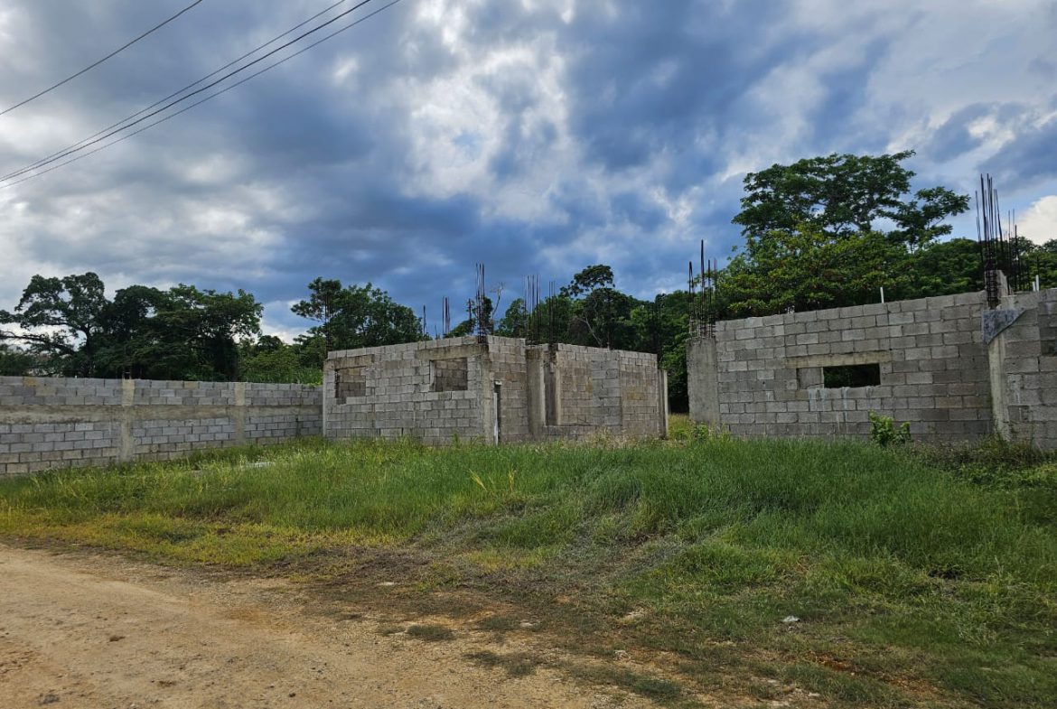 buyDRproperty Unfinished concrete block construction on a 993 m² lot, suitable for development near Casa Linda. Sosua Real Estate
