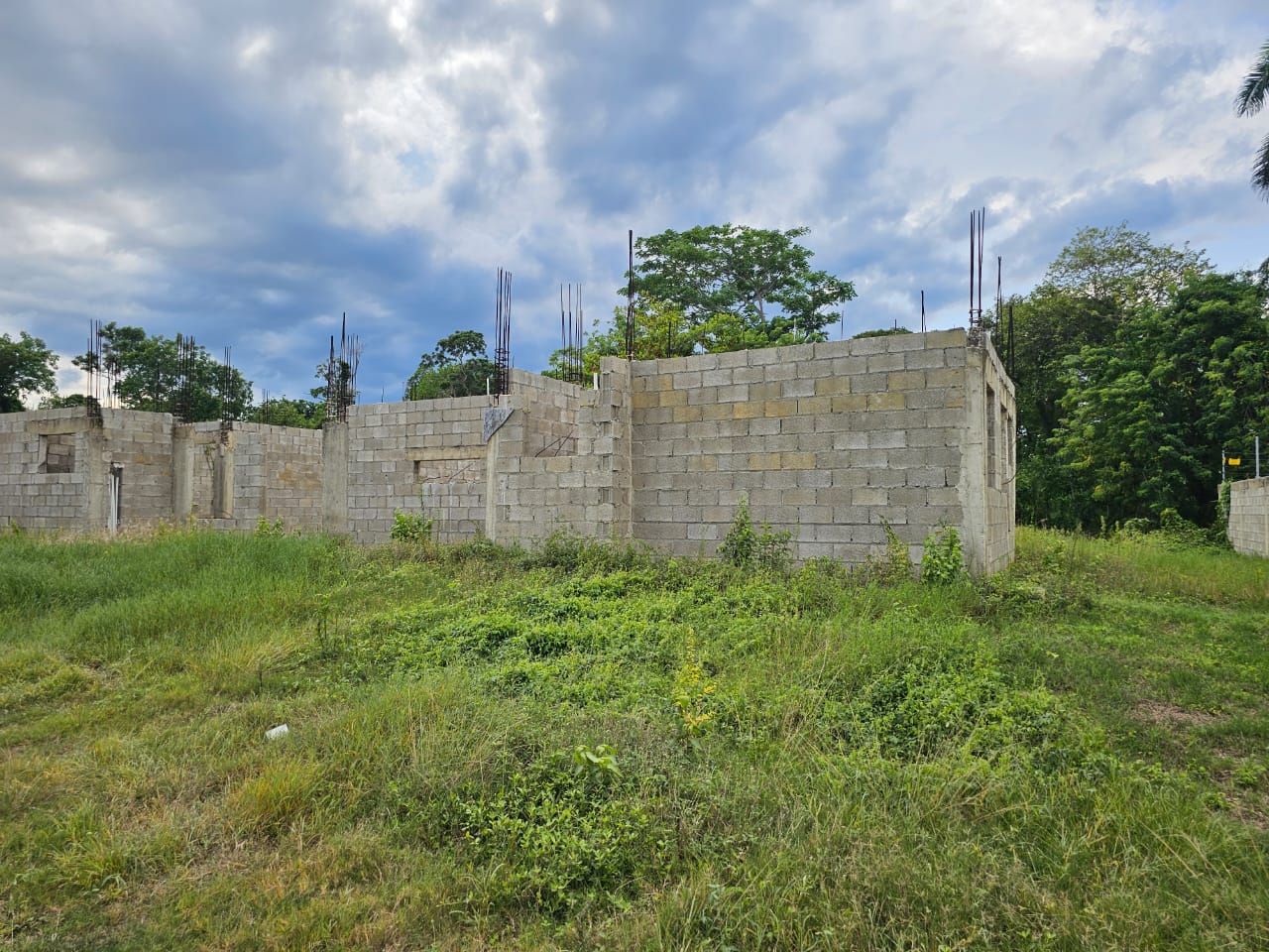 buyDRproperty Unfinished block construction on a 993 m² lot, a development opportunity near Casa Linda. Sosua Real Estate