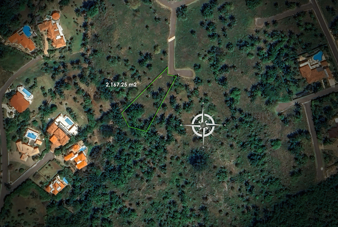 buyDRproperty Aerial view of a plot measuring 2,167.25 m² surrounded by trees and nearby houses Sosua Real Estate