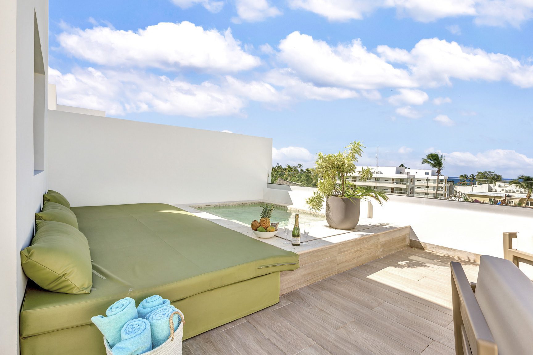 buyDRproperty Rooftop terrace with a plunge pool, lounge seating, and tropical fruit, perfect for a relaxing vacation. Sosua Real Estate