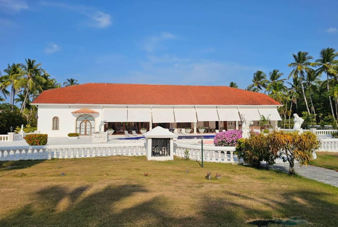 Villa Sans Souci six-bedroom estate in Sea Horse Ranch